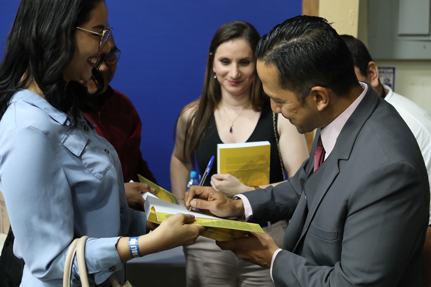 Lanzamiento exitoso del libro “Manual de Procedimientos Clínicos y Guías Diagnósticas” y primer simposio de Ojo Seco en la carrera de Optometría