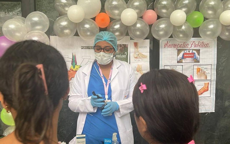 Estudiantes de Podología del ITB participan en el Podofest UniExpo 2024.