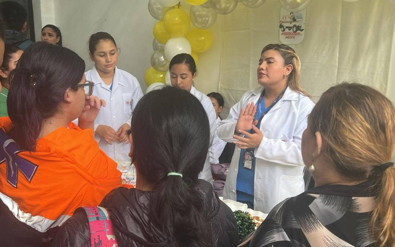 Estudiantes de Podología del ITB participan en el Podofest UniExpo 2024.