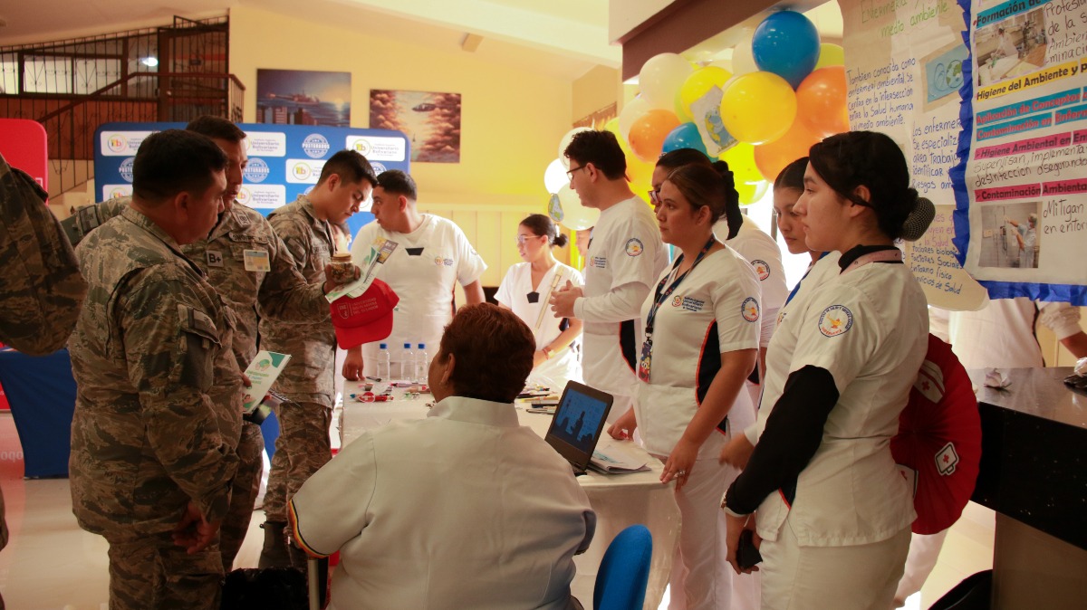Estudiantes de la carrera de Enfermería participan en Casa Abierta de la Fuerza Aérea Ecuatoriana