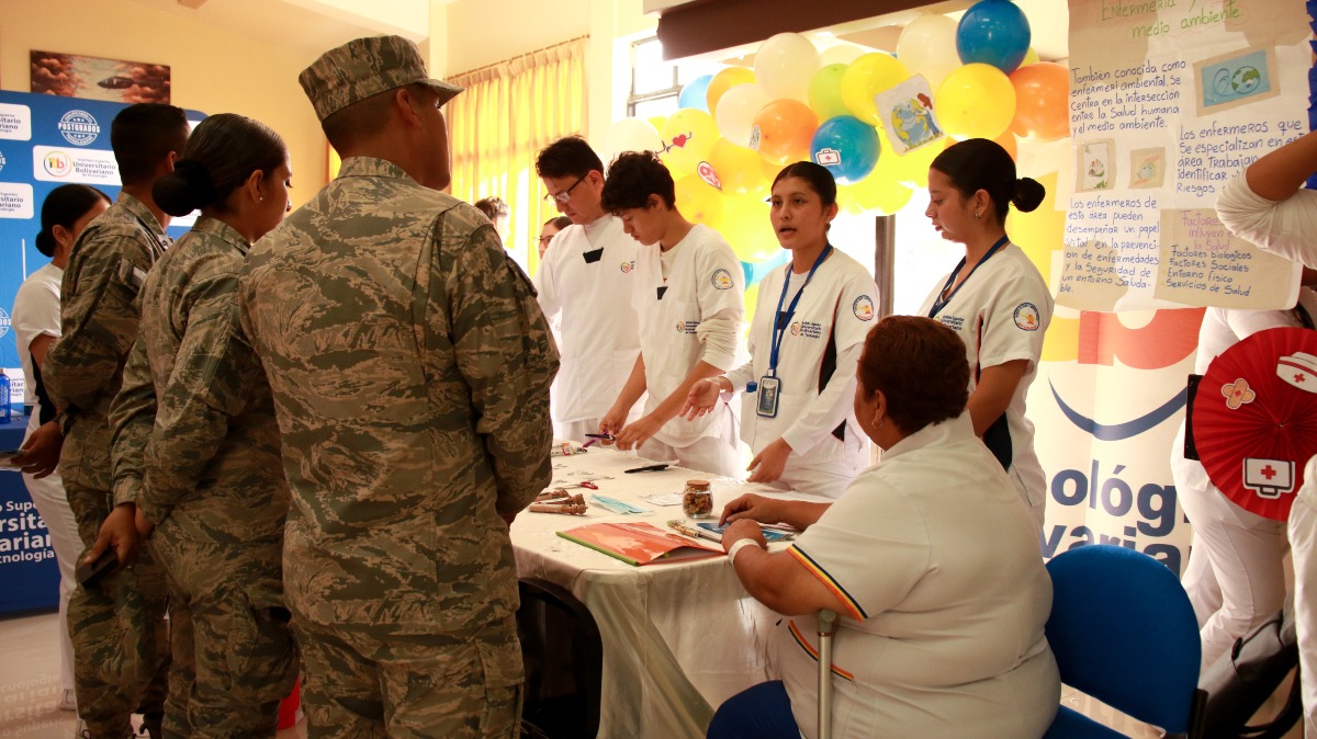 Estudiantes de la carrera de Enfermería participan en Casa Abierta de la Fuerza Aérea Ecuatoriana