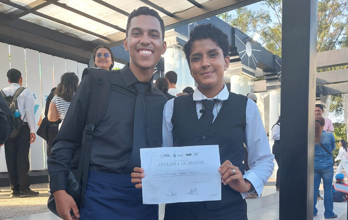 Estudiantes del ITB obtienen el Primer Lugar en la Maratón de Meseros de Guayaquil