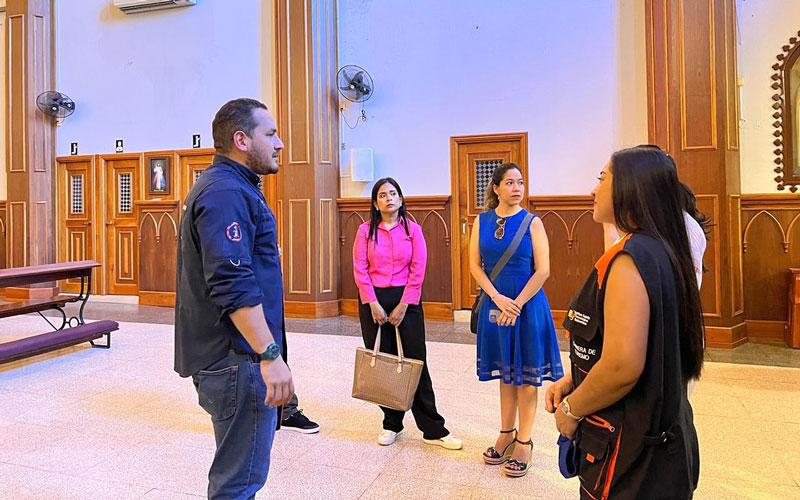 Reunión estratégica para el Proyecto Turístico “Destino de Luz” en la Catedral de Guayaquil.