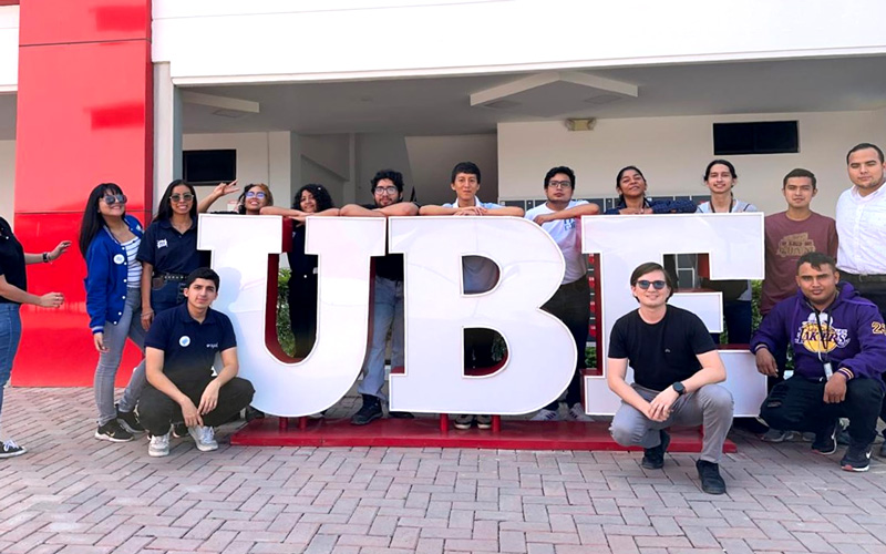 Estudiantes del ITB participan como veedores en las Regionales de las Olimpiadas Mundiales de Robótica (WRO) 2024.