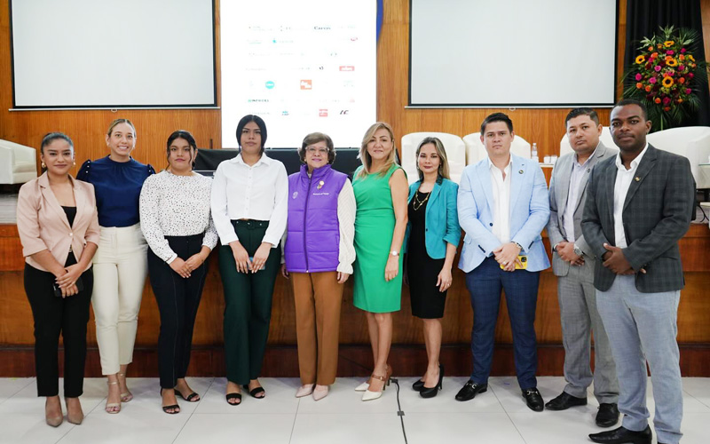 Estudiantes del ITB postulan a diferentes trabajos en la Feria “Nuevo Empleo Guayaquil” 