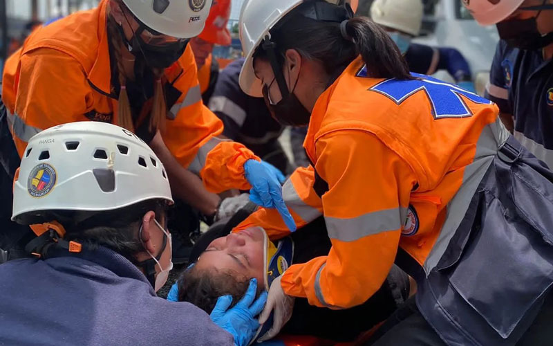 Los estudiantes del grupo #MEMPN02 de la carrera de Emergencias Médicas