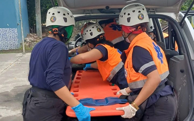 Los estudiantes del grupo #MEMPN02 de la carrera de Emergencias Médicas