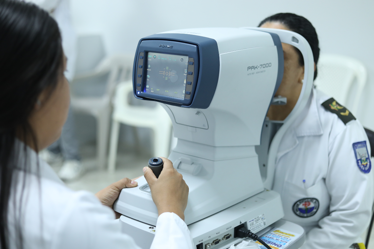 Estudiantes de Optometría del ITB participan en la Campaña Visual "Lentes con Propósito"