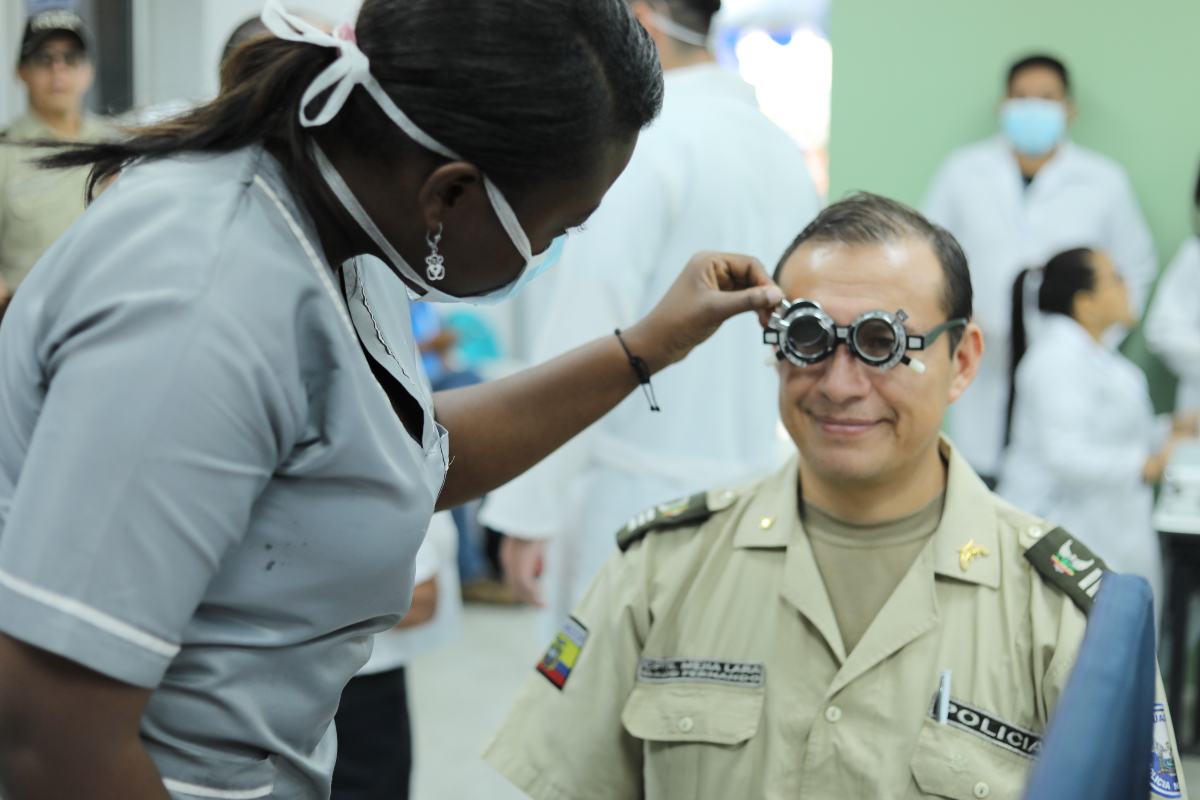 Estudiantes de Optometría del ITB participan en la Campaña Visual "Lentes con Propósito"