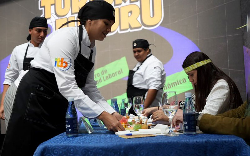 Mira los mejores momentos de nuestros alumnos de las carreras de Tecnología Superior en Gastronomía y Tecnología Superior en Guía Nacional de Turismo 