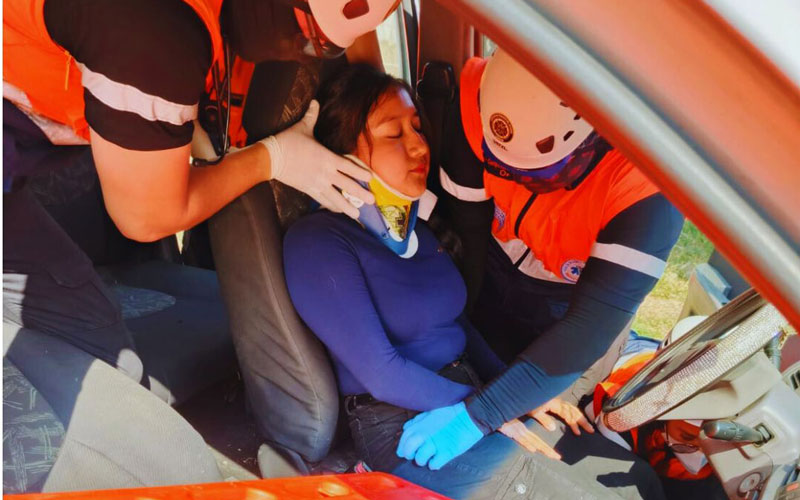 Estudiantes del grupo #EMPE04 de la carrera de Emergencias Médicas llevaron a cabo una emocionante práctica de emergencias y rescate