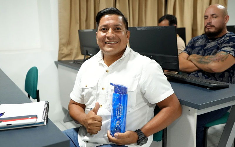 Bienvenidos al mejor Instituto del Ecuador  El grupo ELVP7-N01 inició sus clases en la carrera de Electricidad