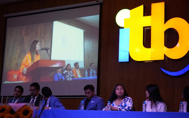 244 estudiantes de Conduce Ecuador del ITB celebraron su graduación como licenciados profesionales