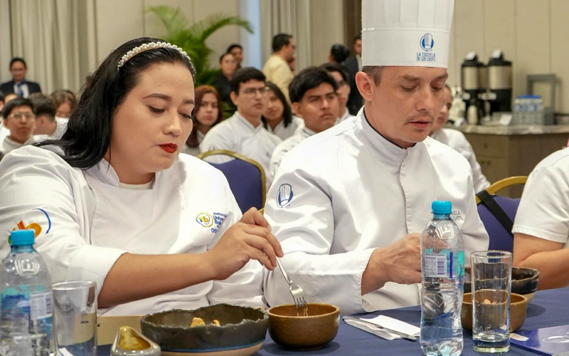 ¡Docente del ITB resalta como jurado en gran evento gastronómico! 