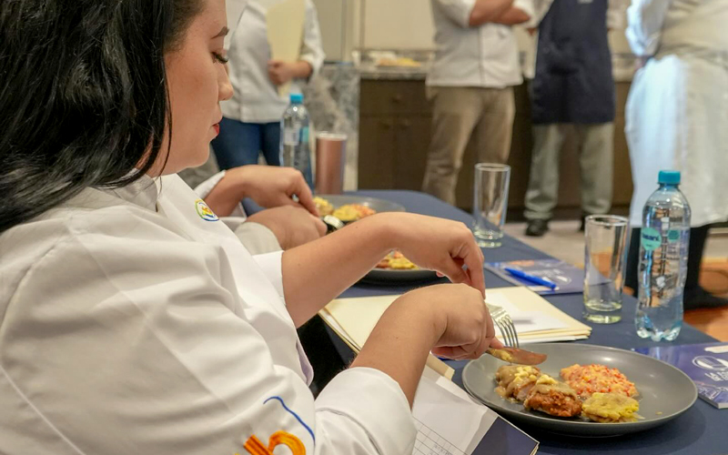 ¡Docente del ITB resalta como jurado en gran evento gastronómico! 