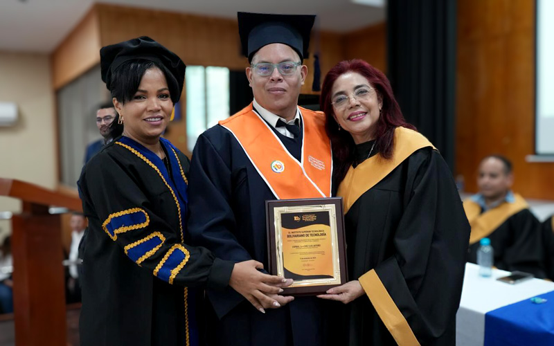 ITB celebra logros académicos alcanzados de más 350 graduados.