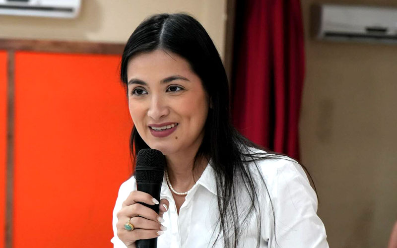 La MSc. Michelle Tolozano Lapierre, vicerrectora de Extensión y Gestión Administrativa del (ITB), dio la bienvenida a 346 nuevos estudiantes.