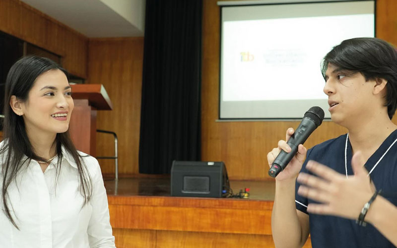 La MSc. Michelle Tolozano Lapierre, vicerrectora de Extensión y Gestión Administrativa del (ITB), dio la bienvenida a 346 nuevos estudiantes.