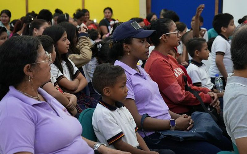 ITB ilumina rostros con su Programa Navideño Regalando Sonrisas.