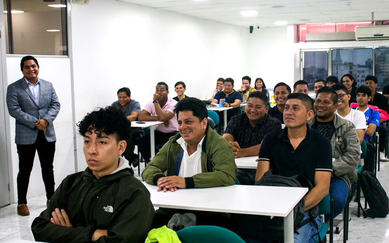 Bienvenida oficial al grupo ELPE03 de Tecnología Superior en Electricidad.