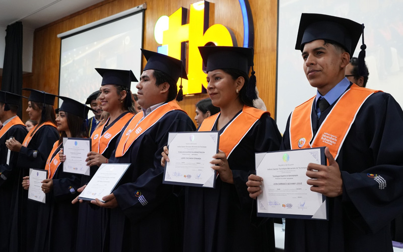 ¡Más de 200 estudiantes del ITB celebran el logro de sus metas! 