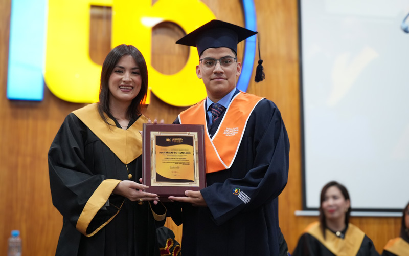 ¡Más de 200 estudiantes del ITB celebran el logro de sus metas! 