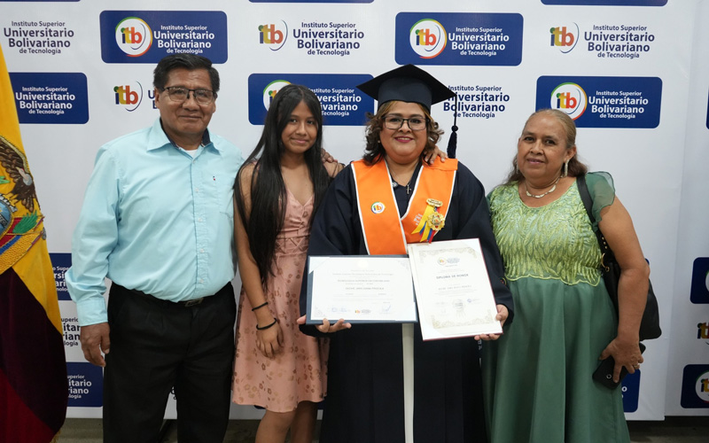 ¡Más de 200 estudiantes del ITB celebran el logro de sus metas! 