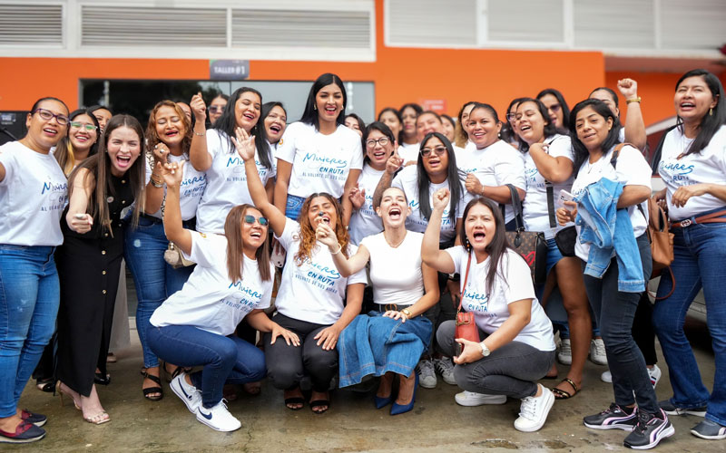 Primera Dama de Ecuador visita el ITB en el marco de la Campaña Mujeres en Ruta.