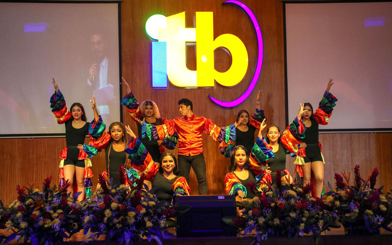 Primer día de la III Cumbre de Mujer Impacto Mundial: Mujeres en Acción y Cultura de Paz