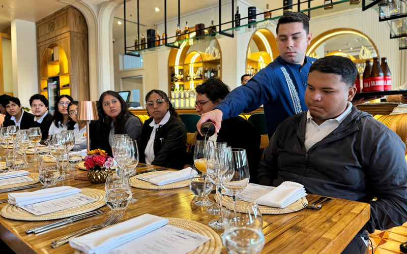 Estudiantes de Gastronomia participaron en cata de cervezas artesanales.