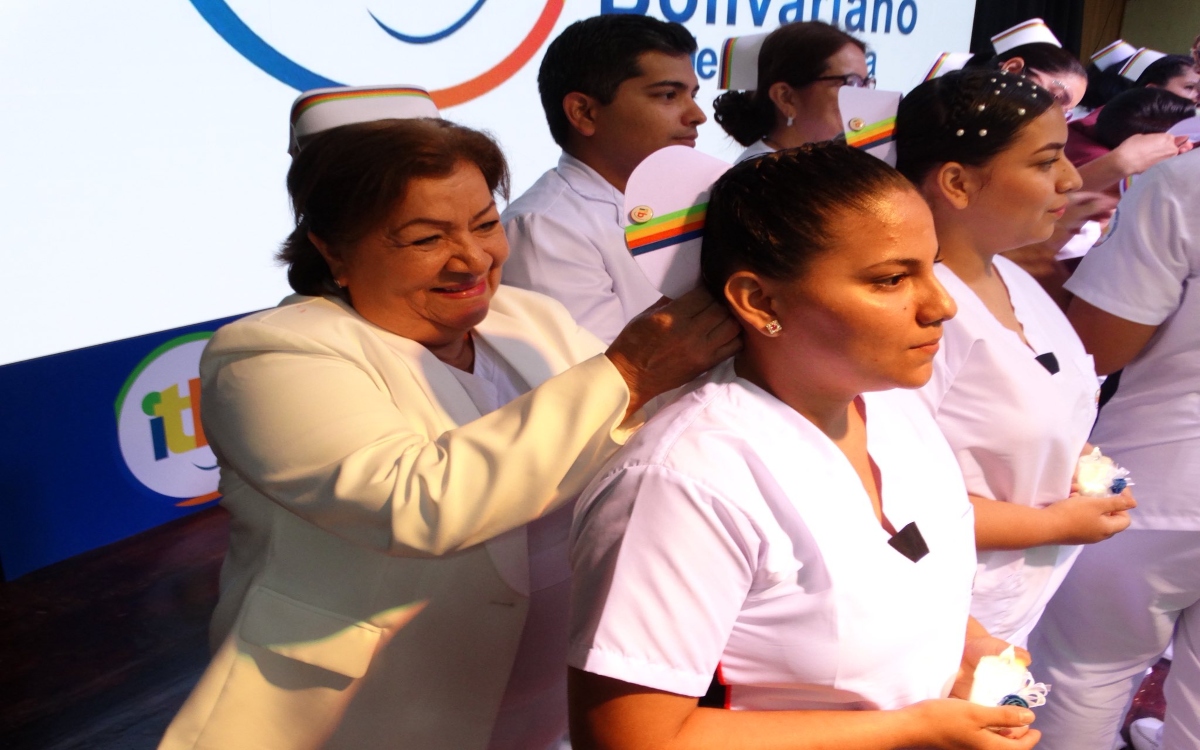 Ceremonia de la Luz: un hito en la formación de futuros enfermeros del ITB 