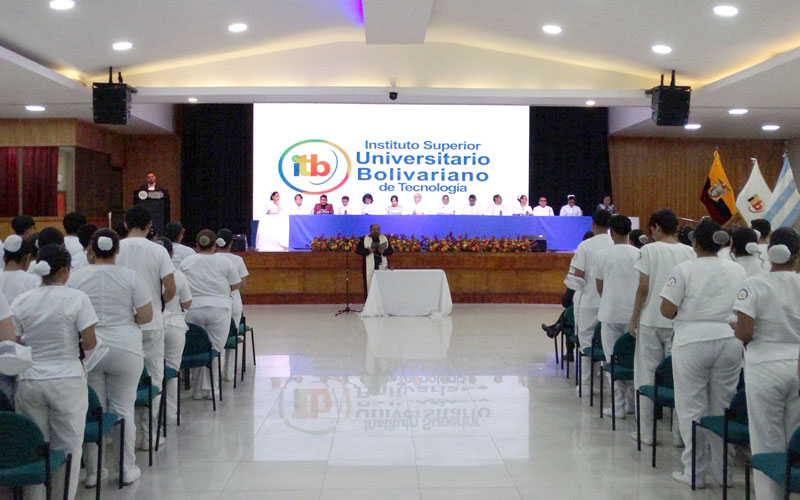 Ceremonia de la Luz: un hito en la formación de futuros enfermeros del ITB 