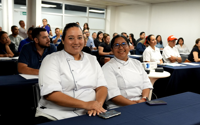 Docentes de la carrera de Gastronomía del ITB participan en el encuentro de escuelas gastronómicas y huecas rumbo a Raíces 2025.