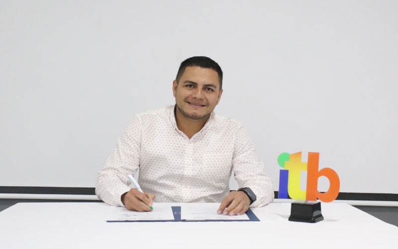 ITB celebra etapa final del complexivo de la 13.ª promoción de Contabilidad.