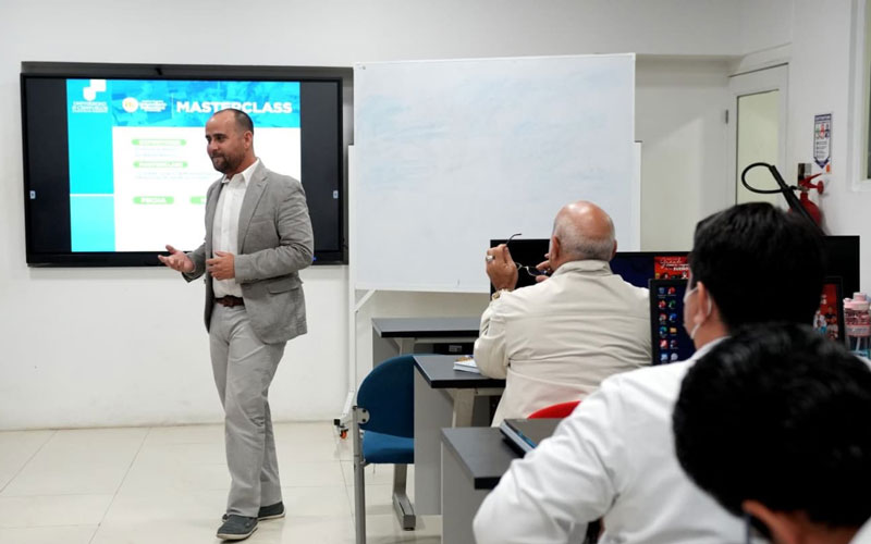 ITB fortalece la formación investigativa con masterclass sobre búsqueda científica en inglés.