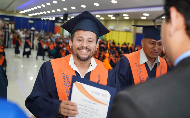 Conduce Ecuador del ITB celebra la graduación de nuevos profesionales en conducción 