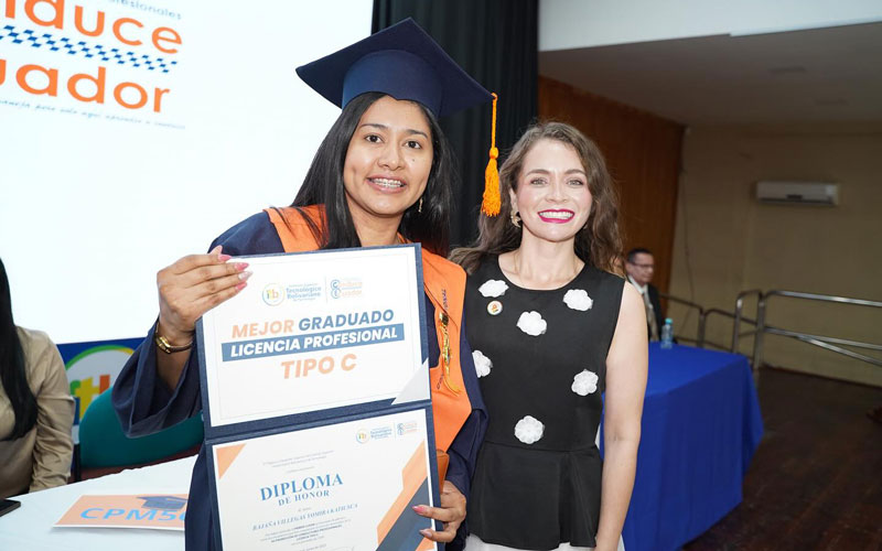 Conduce Ecuador del ITB celebra la graduación de nuevos profesionales en conducción 