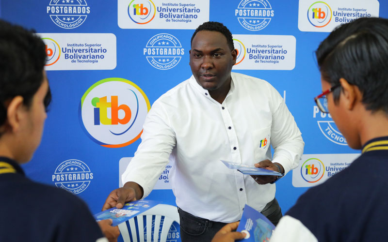 El ITB  participó en la feria estudiantil de la Unidad Educativa Cardenal Bernardino Echeverría Ruiz