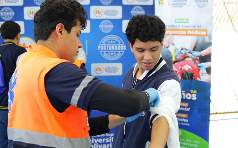 El ITB  participó en la feria estudiantil de la Unidad Educativa Cardenal Bernardino Echeverría Ruiz