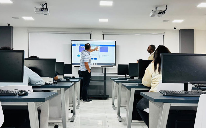 ITB fortalece perfiles profesionales de sus alumnos con Charlas de Empleabilidad