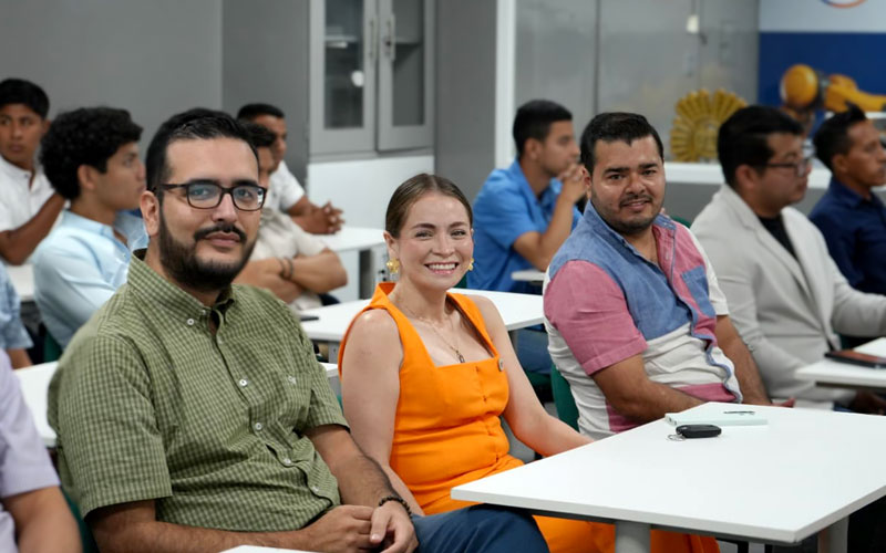 Celebra con Éxito la Inauguración de su Taller de Pintura 