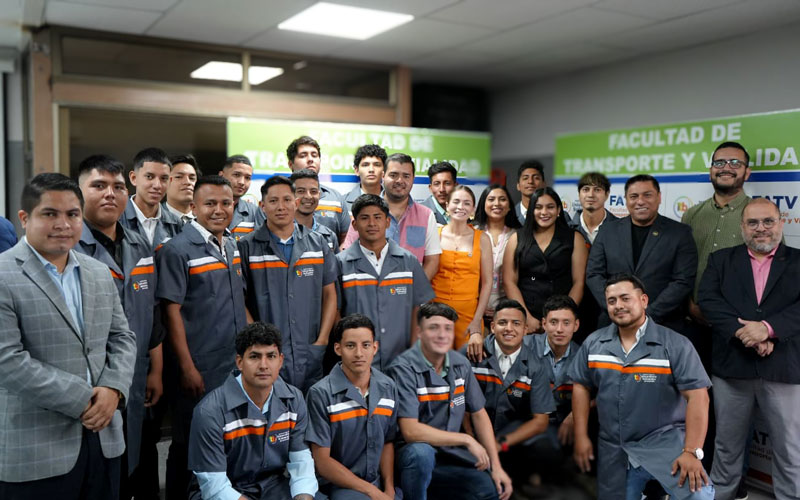 Celebra con Éxito la Inauguración de su Taller de Pintura 