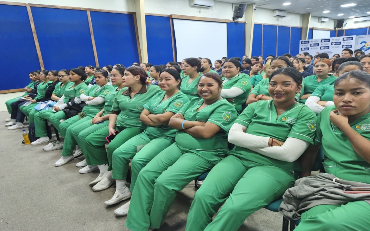 IESS instruye sobre afiliación voluntaria a futuros técnicos ITB en la Feria Nuevo Empleo Guayaquil 