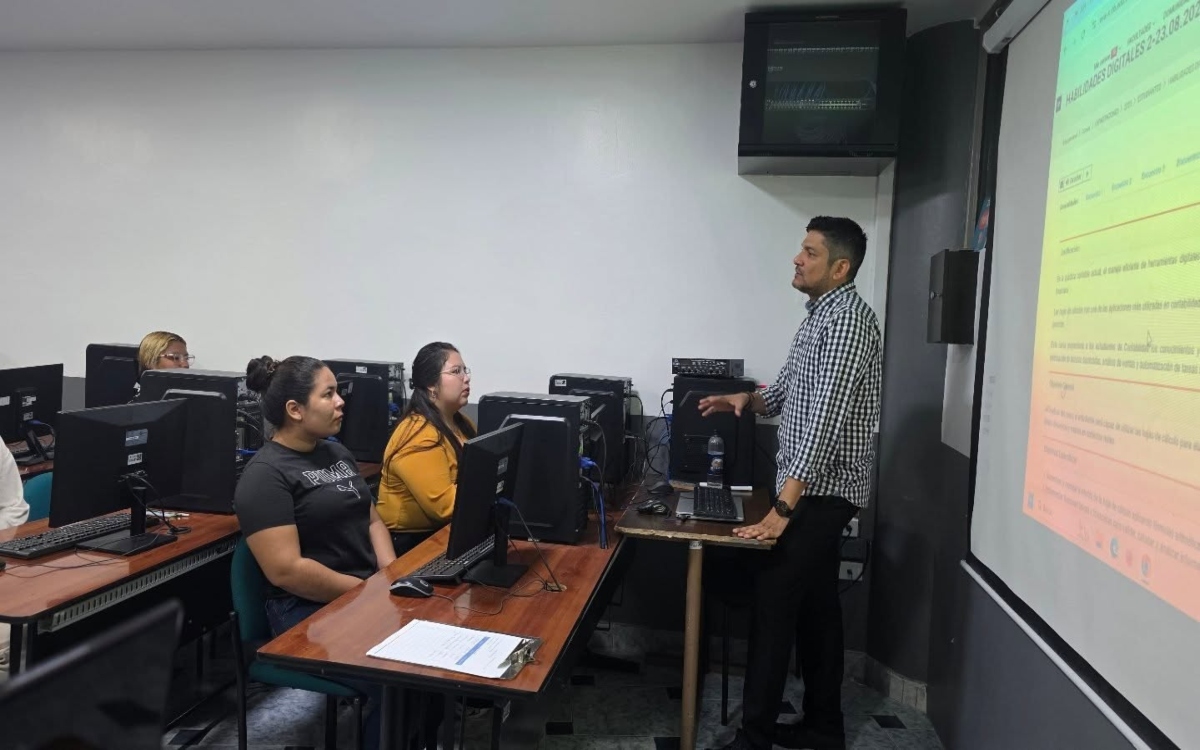 ITB desarrolla el taller “Habilidades Digitales: Funciones y herramientas clave de Excel” en FACES 