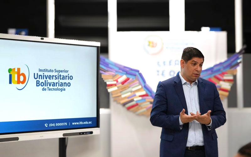 Bienvenida a estudiantes del Semillero de Investigación de FACES