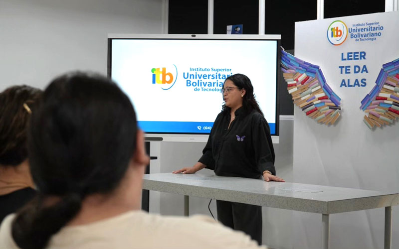 Bienvenida a estudiantes del Semillero de Investigación de FACES