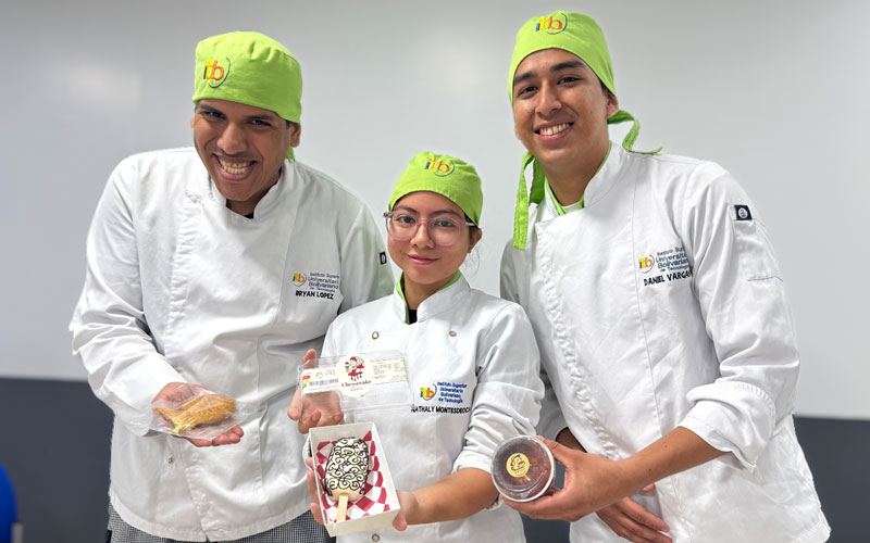 Estudiantes de Gastronomía demostraron su talento e innovación en la Feria Gastronómica 2.0.