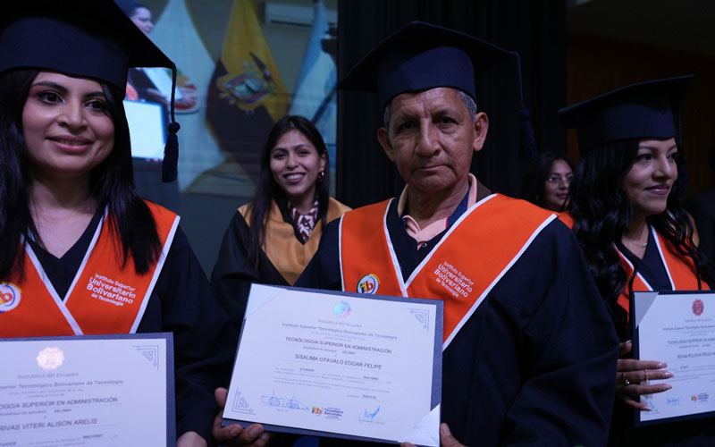 ITB celebra la incorporación de 362 nuevos tecnólogos en dos emotivas ceremonias de graduación.