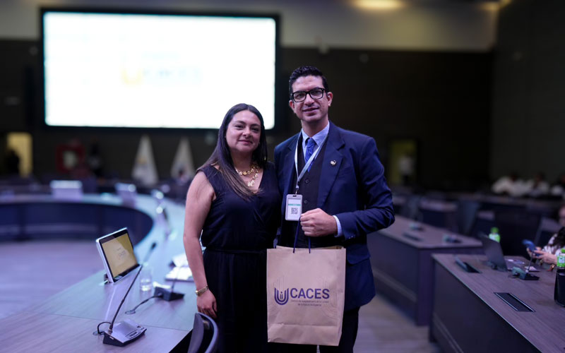 Docente del ITB Presenta Ponencia sobre Innovación Educativa en el Encuentro Internacional Etech 2025