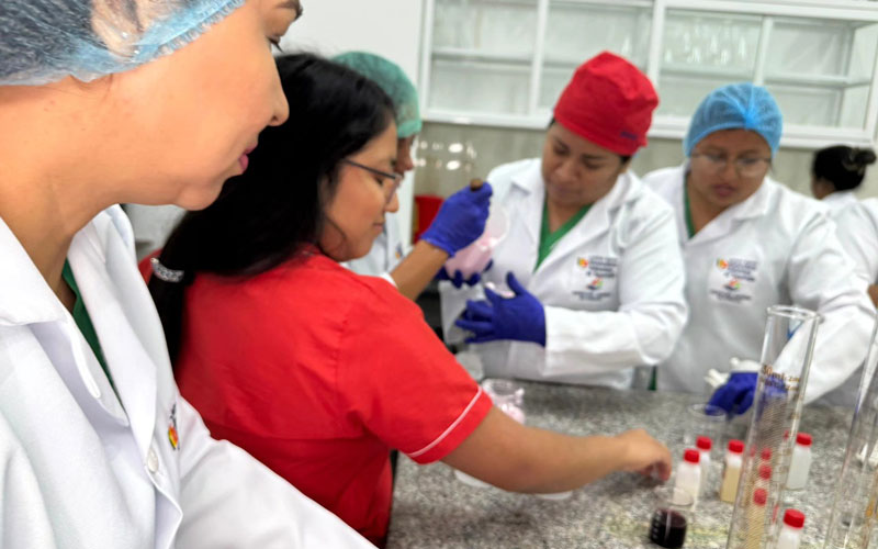 En el VIII Congreso de Ciencias de la Salud, nuestros estudiantes de Asistencia en Farmacia fortalecieron sus competencias. 